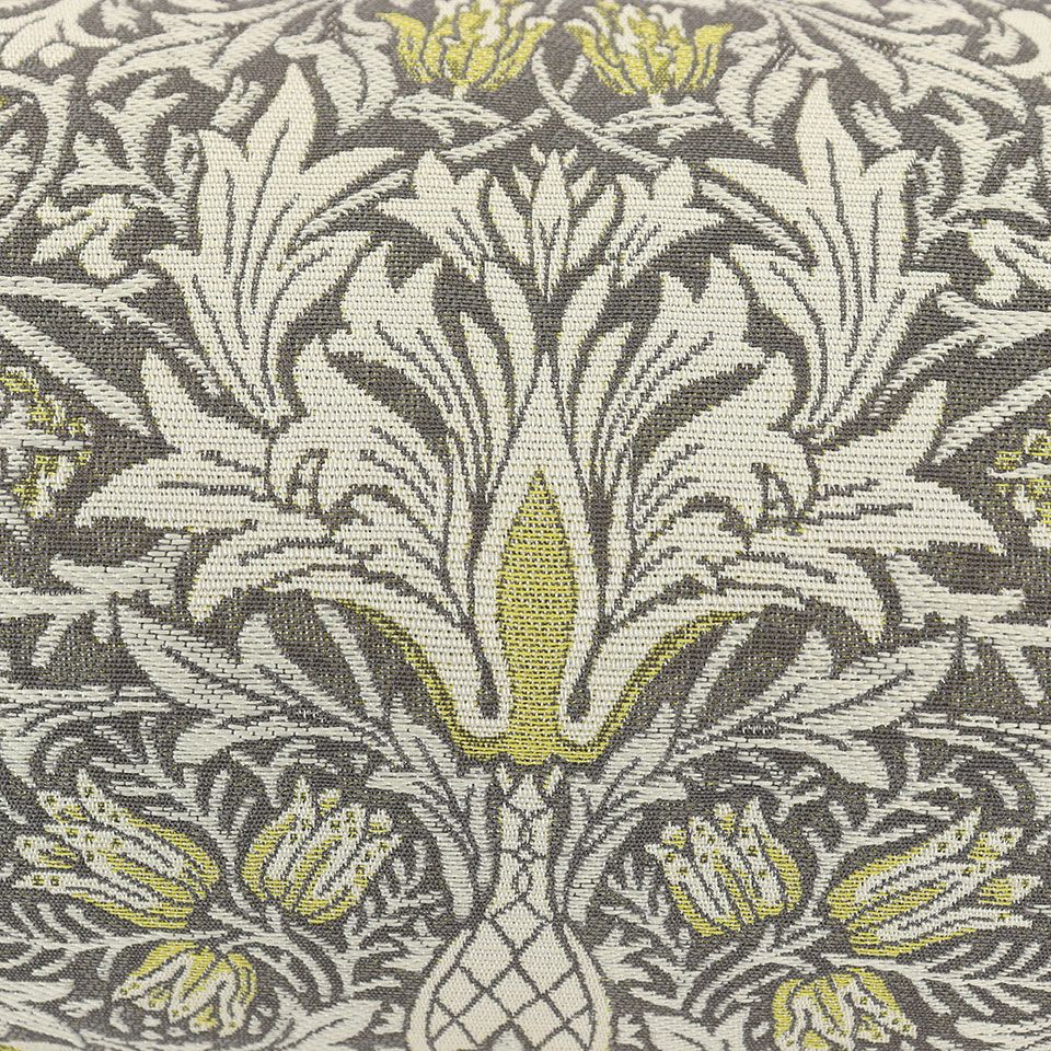 意匠糸でナチュラル感を加え、少し鮮やかな色をアクセントにして重厚すぎないようにしました