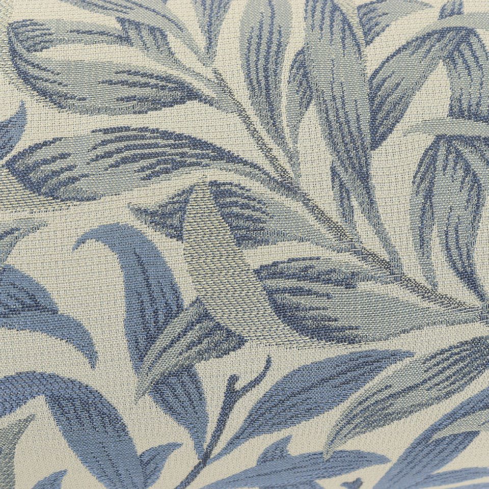 1887年に製作されたモリスのデザイン「ウィローボウ」は、柳からアイデアを得て作られた柄です