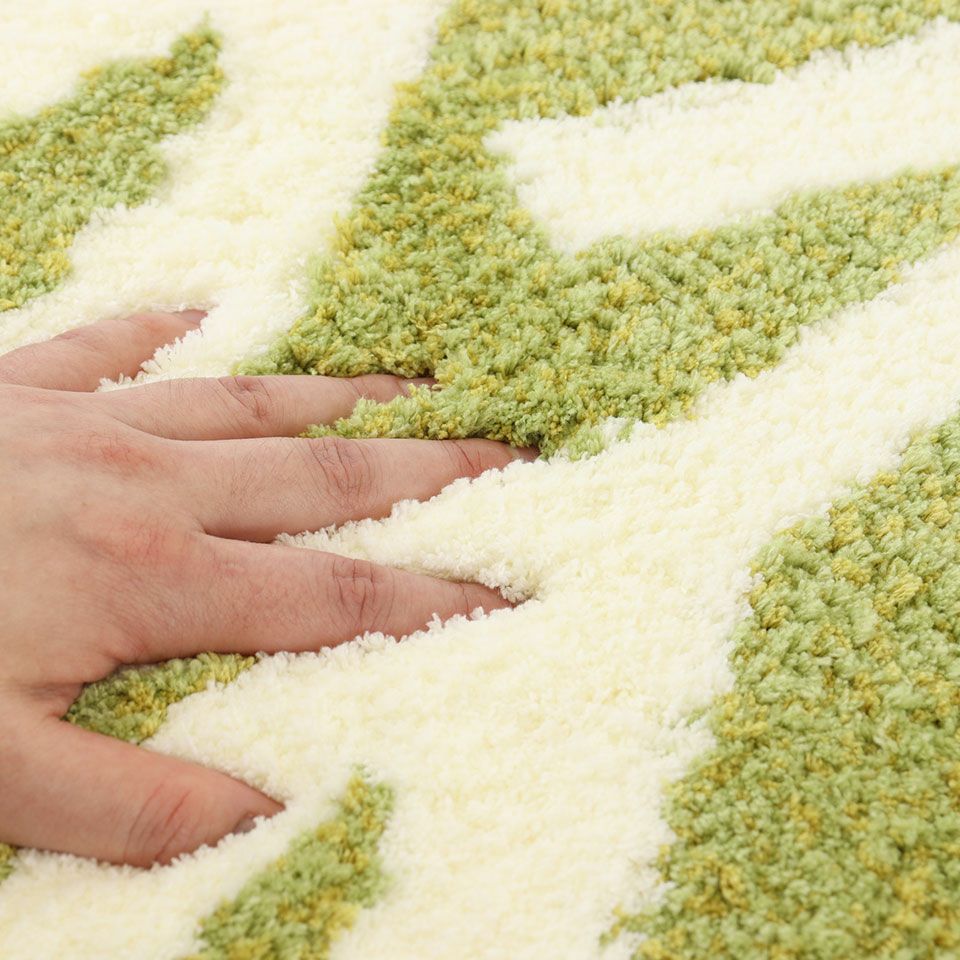 ふわふわの毛足が気持ちいいシャギーチェアパッドです