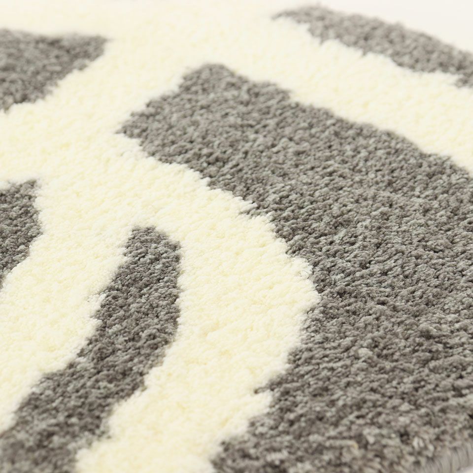 同系色の糸を複数使用しています