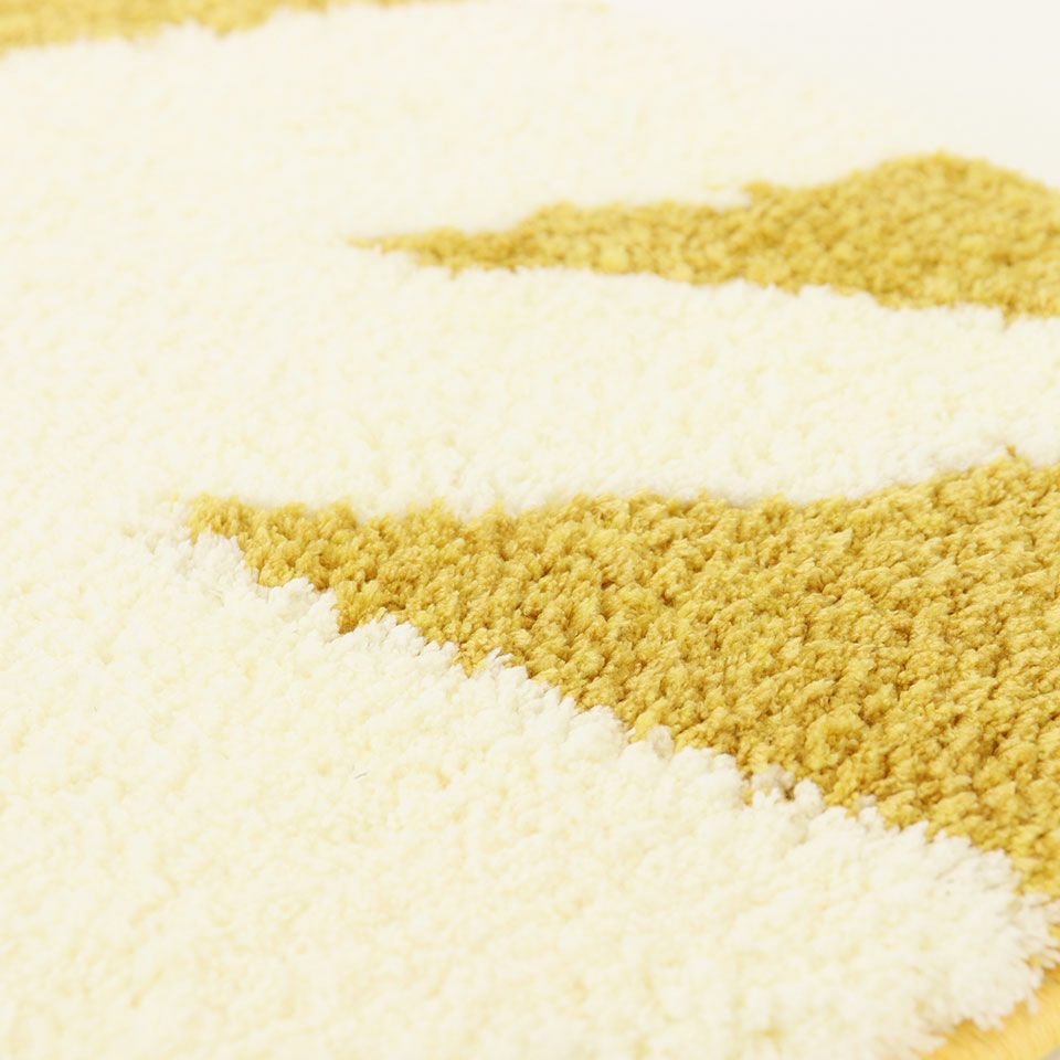 同系色の糸を複数使用しています