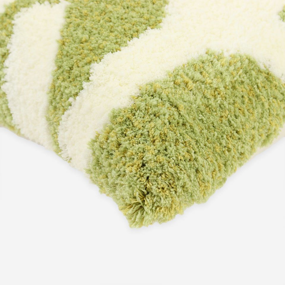 表面と裏面の異なるデザイン／周囲は縫い合わせ仕様でシンプルな仕上がり／表面カラー：グリーン