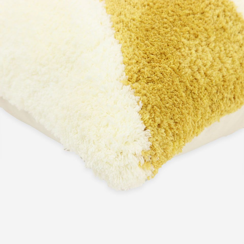 表面と裏面の異なるデザイン／周囲は縫い合わせ仕様でシンプルな仕上がり／表面カラー：イエロー