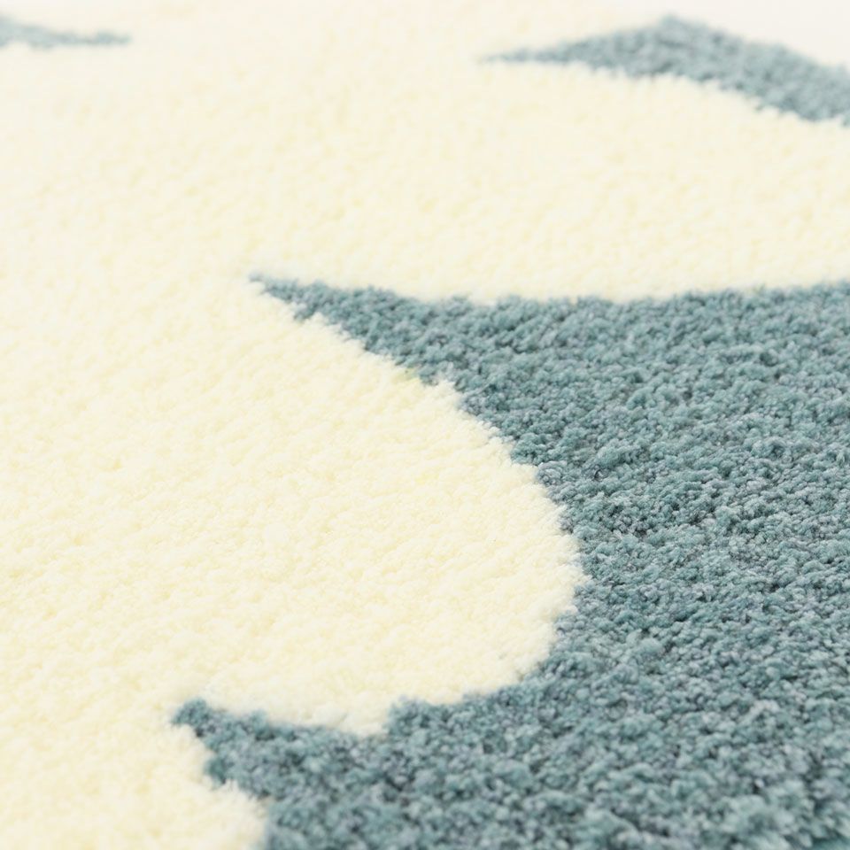 同系色の糸を複数使用しています