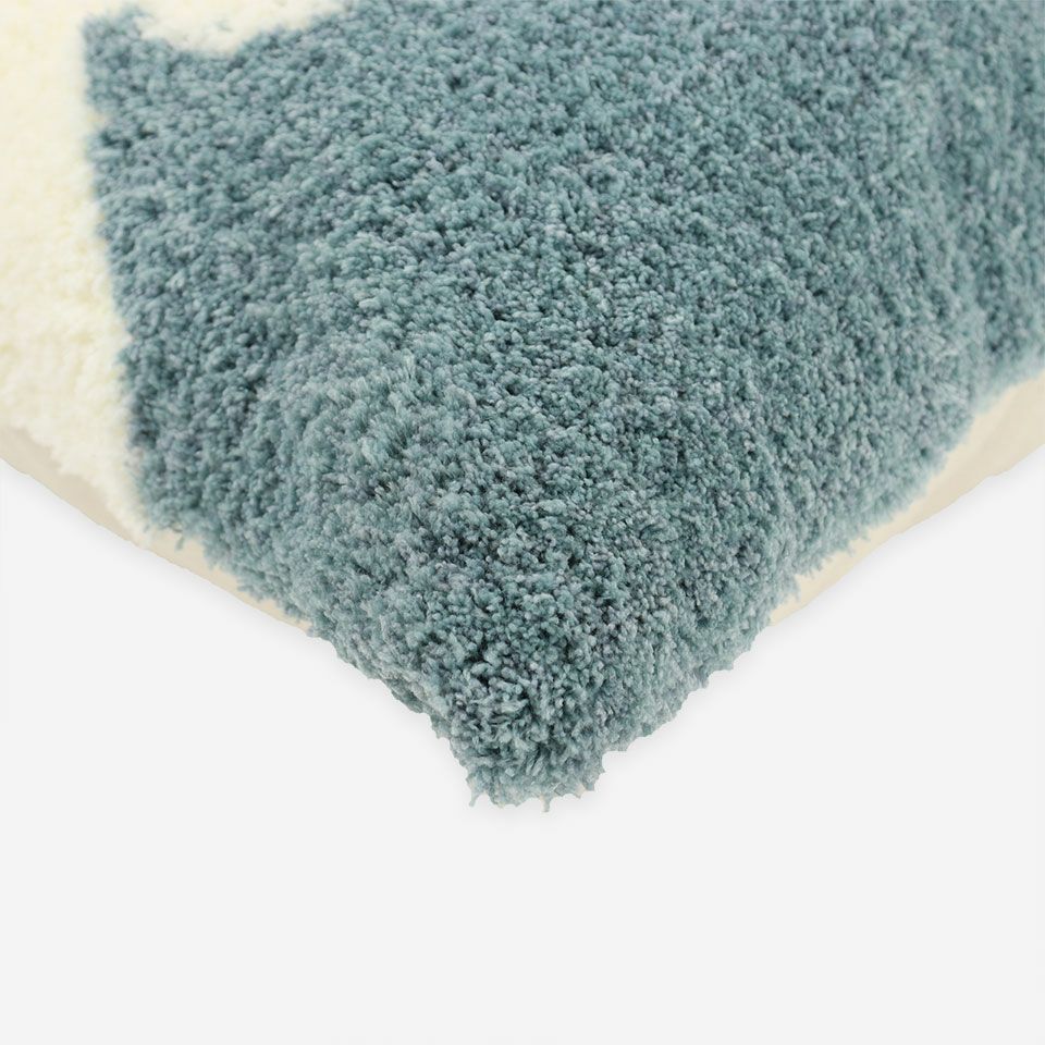 表面と裏面の異なるデザイン／周囲は縫い合わせ仕様でシンプルな仕上がり／表面カラー：ブルー