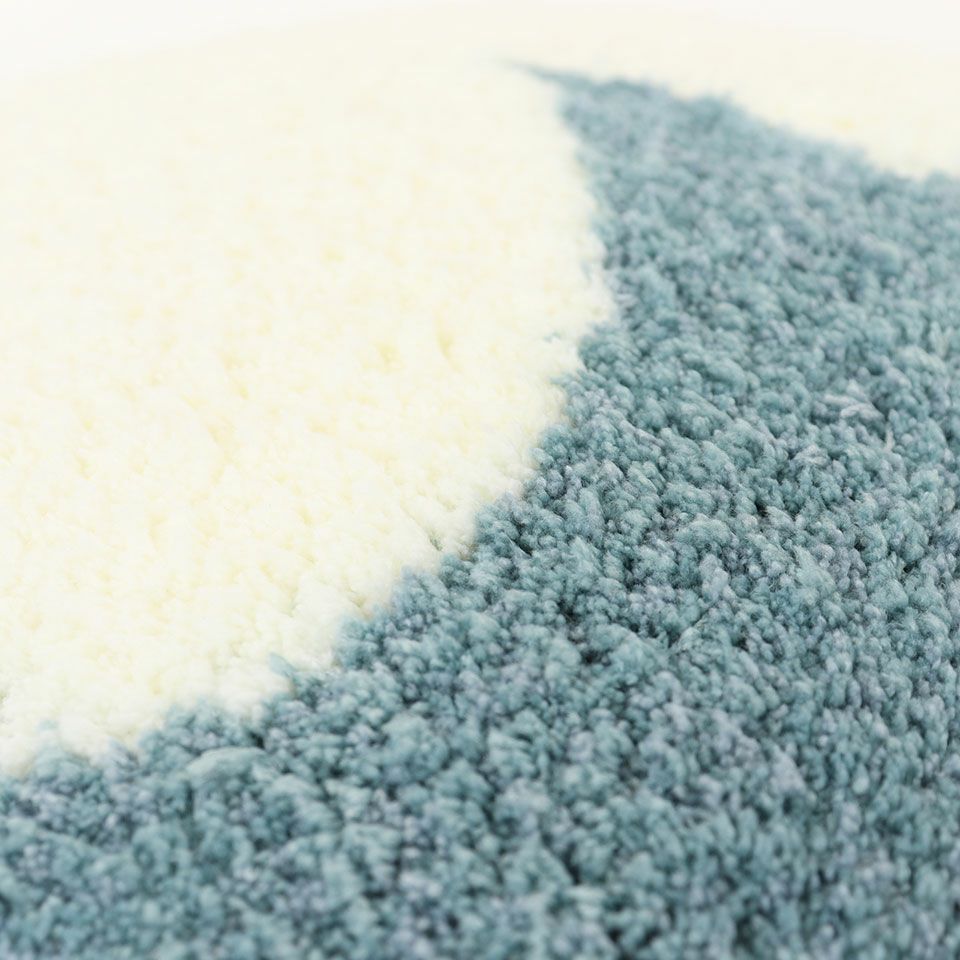 ふわふわの毛足が気持ちいいシャギークッションカバーです