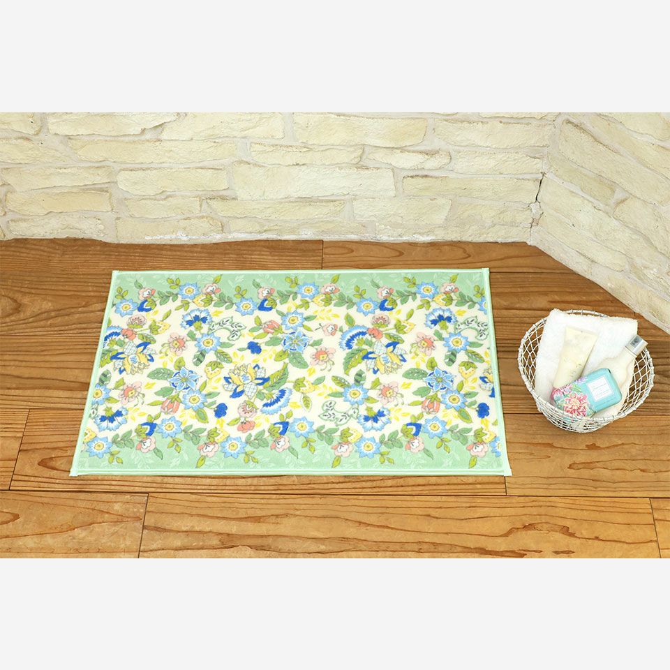 ミニブーケ風のハドンホールフラワーが可憐で、ヘムの小花も動きがあって楽しいデザインです