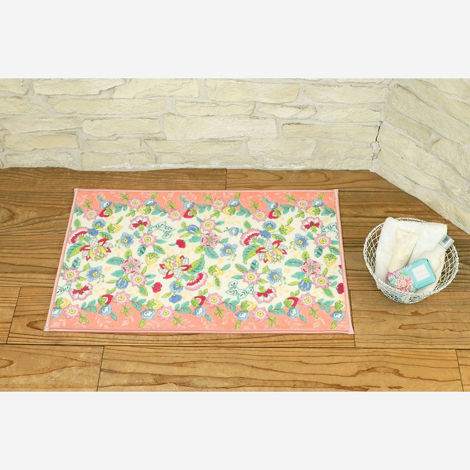 ミニブーケ風のハドンホールフラワーが可憐で、ヘムの小花も動きがあって楽しいデザインです