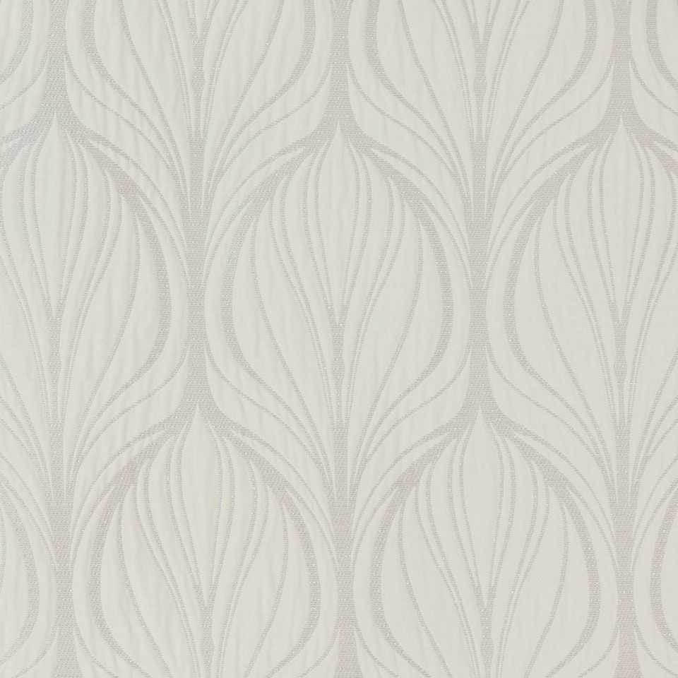 孔雀が羽を広げた姿をイメージしたデザイン、柔らかなふくらみ、硬質なきらめきの相反するテクスチャーを組み合わせ華やかで優雅です