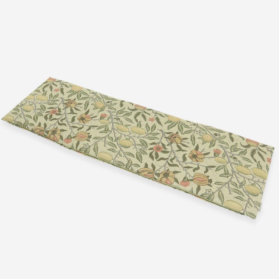 表面／カラー：グリーン／46cm×148cm／オレンジ、ザクロ、レモンのフルーツが描かれ、目にも楽しい柄です