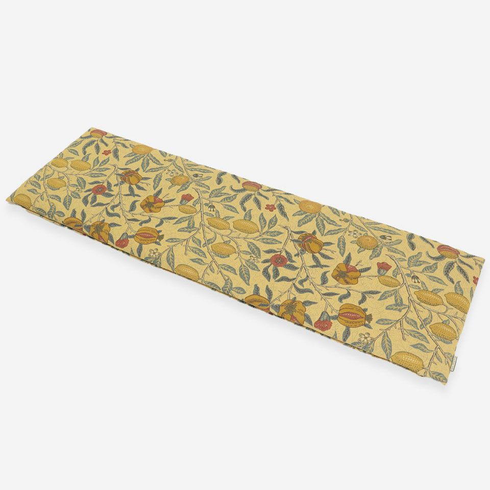 表面／カラー：イエロー／46cm×148cm／オレンジ、ザクロ、レモンのフルーツが描かれ、目にも楽しい柄です