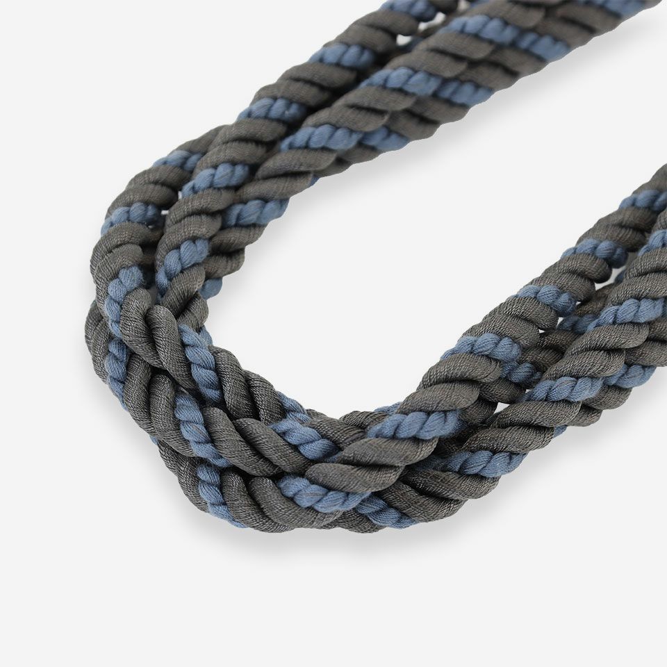 ナチュラルな空間にアクセントとなる色味です／カラー：ブルー