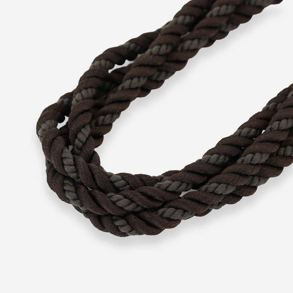 ナチュラルな空間にアクセントとなる色味です／カラー：ブラウン