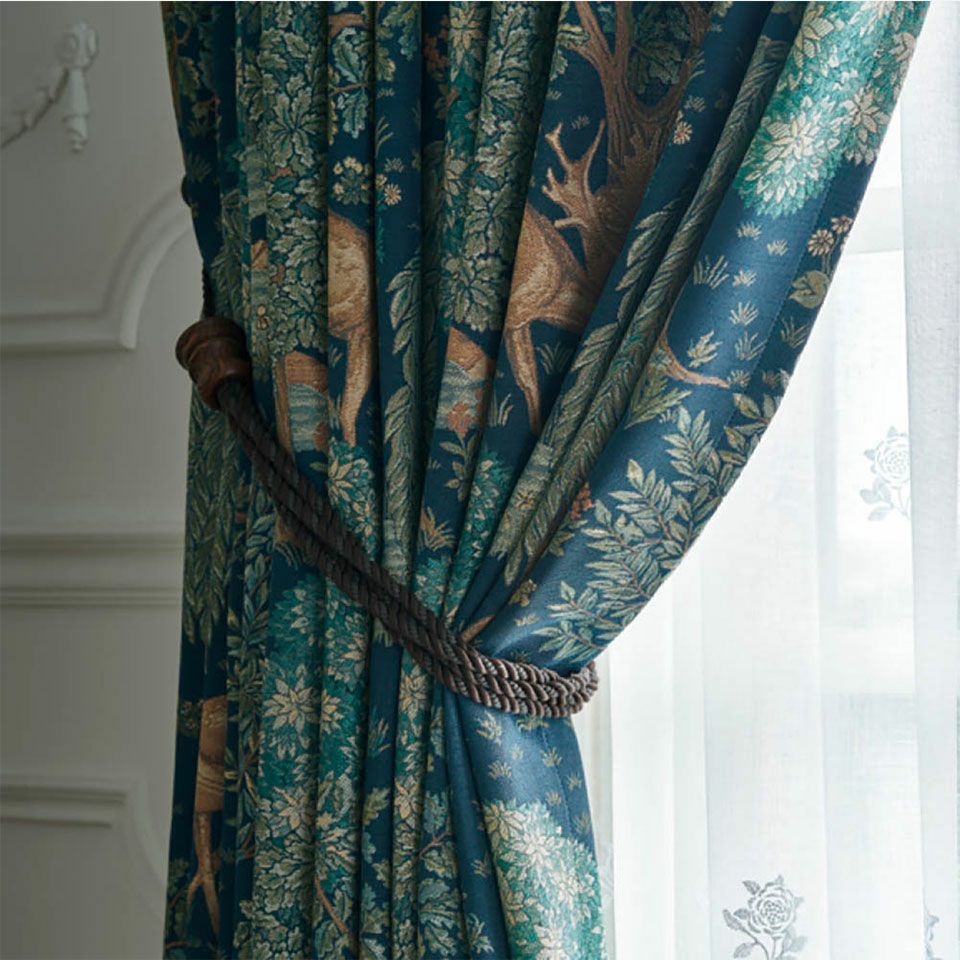 ロープのナチュラルな素材感、ループ部分に使用されている木の高級感が、モリスのデザインにマッチします／カラー：ブラウン