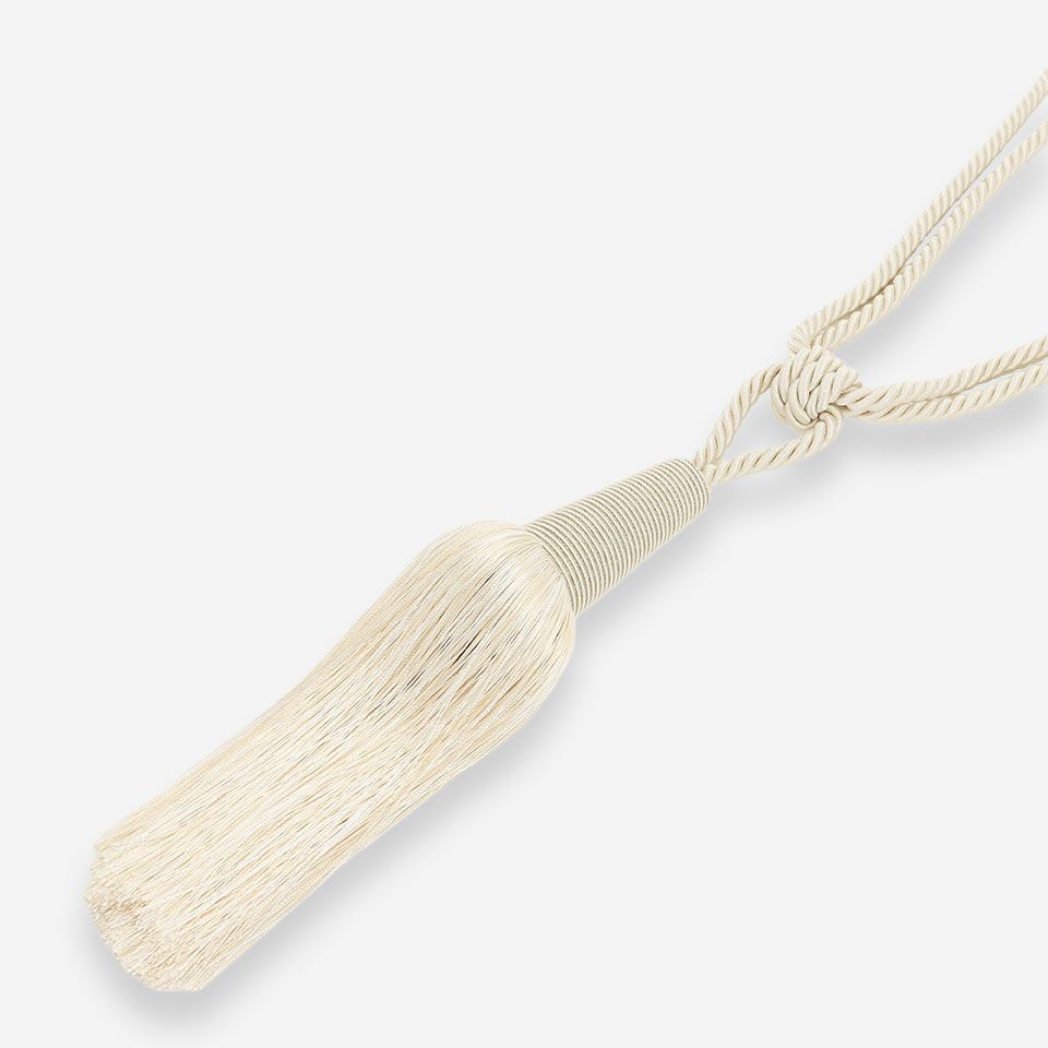 ロングセラーのシックモダンテイストのラグジュアリー感あふれるモダン房タッセルです／カラー：アイボリー