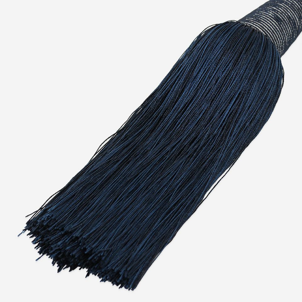 房に存在感のあるデザインの為、ボリューム感のあるカーテンにも相性が良いです／カラー：ブルー