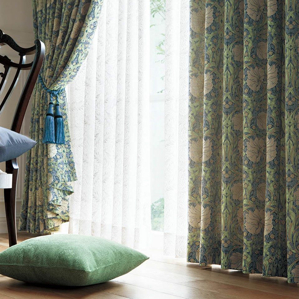 ブルー色、レッド色はクラシックの定番で、アンティークの家具とディープな色目の窓回りをお好みの方におすすめです／カラー：ブルー