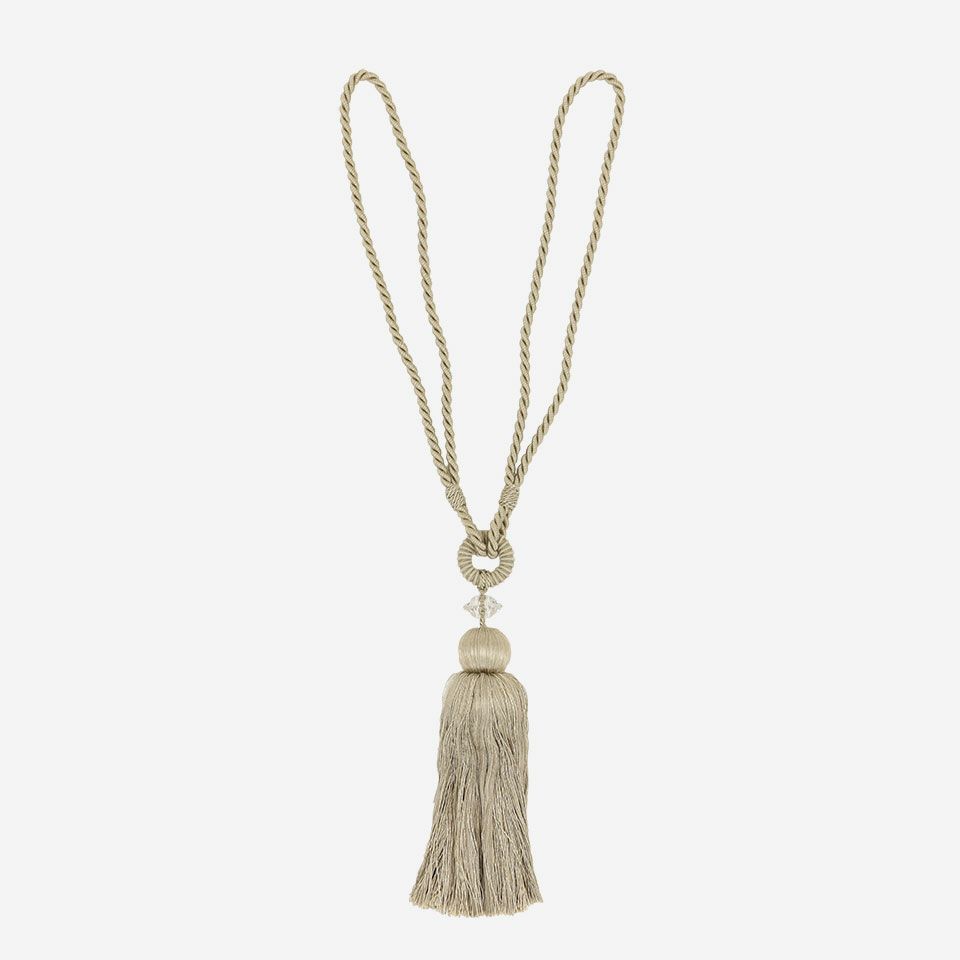 正面画像／カラー：ゴールド／紐の全長 約77cm 房の長さ 約32cm