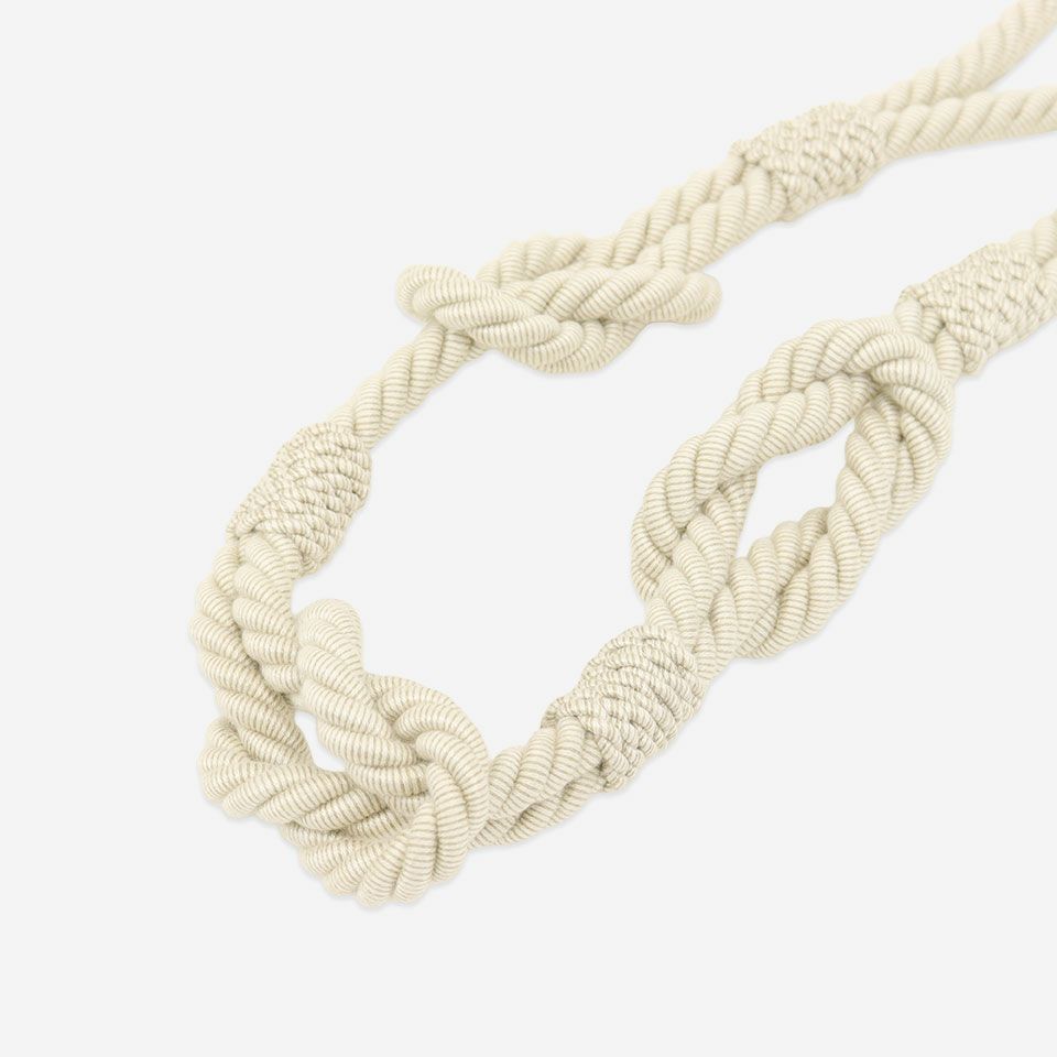 綿のような質感と天然素材と相性の良いニュートラルカラーはナチュラルモダンのインテリアにおすすめです／カラー：アイボリー