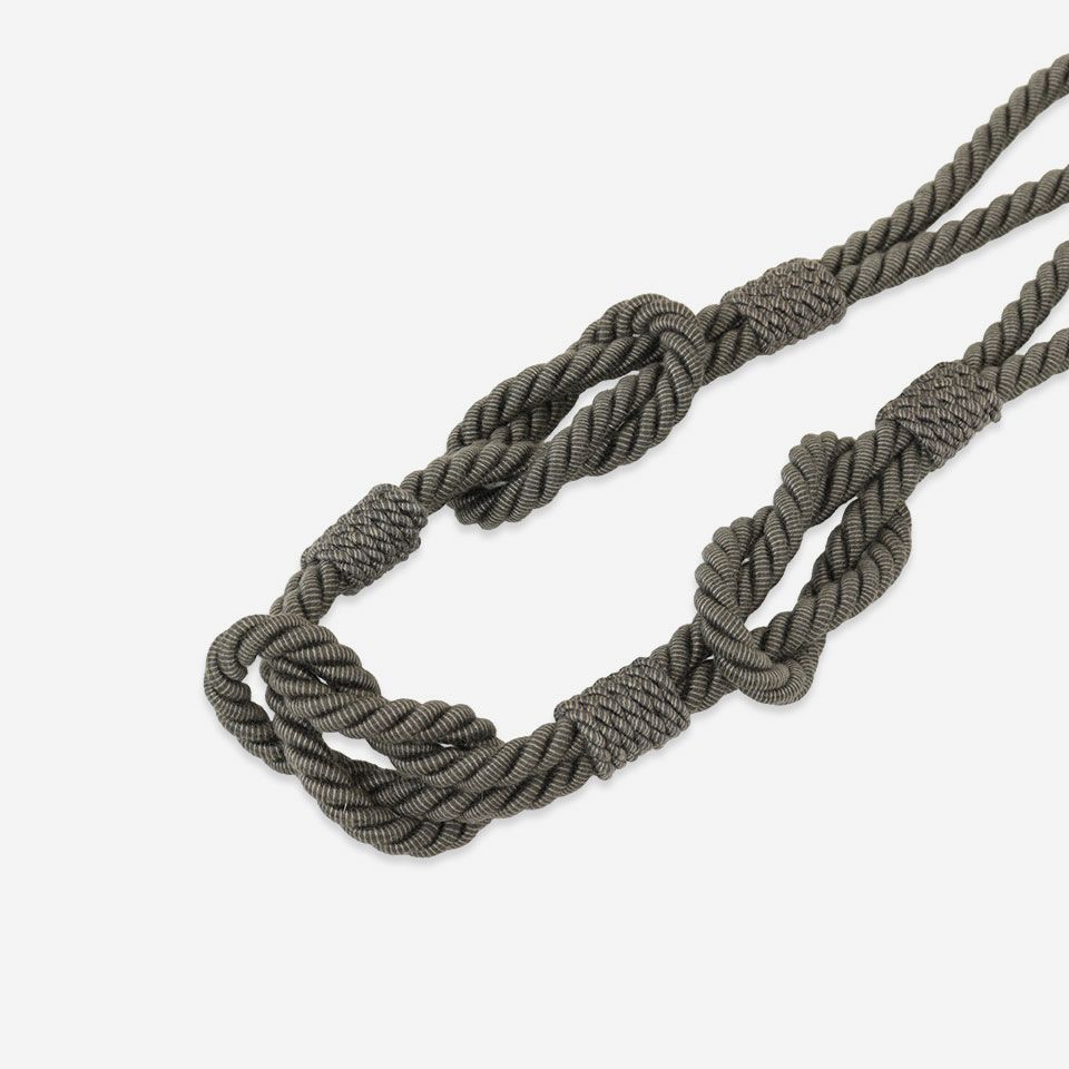 綿のような質感と天然素材と相性の良いニュートラルカラーはナチュラルモダンのインテリアにおすすめです／カラー：ダークグレー