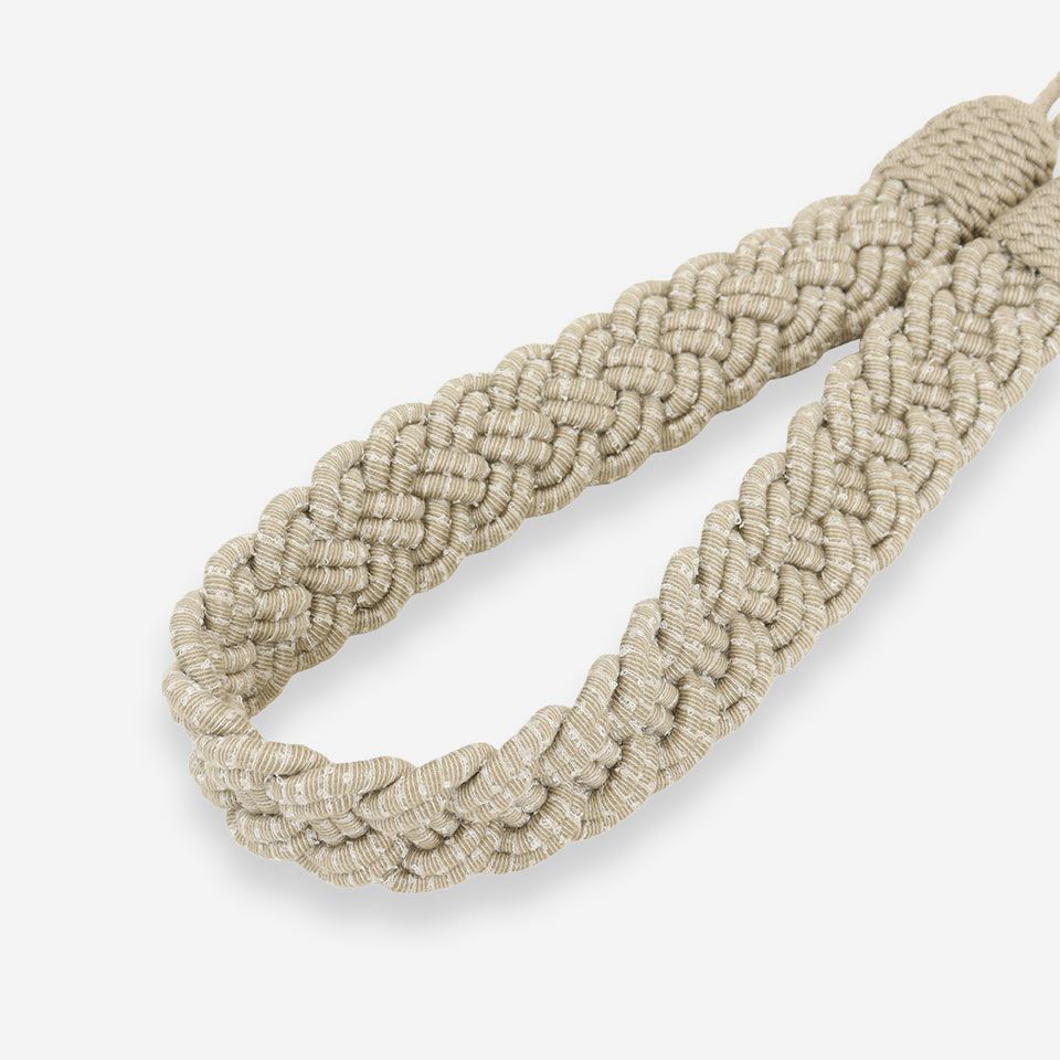 ナチュラルなインテリアに合わせやすい、コットンライクでドライな質感と配色のロープタッセルです／カラー：ベージュ
