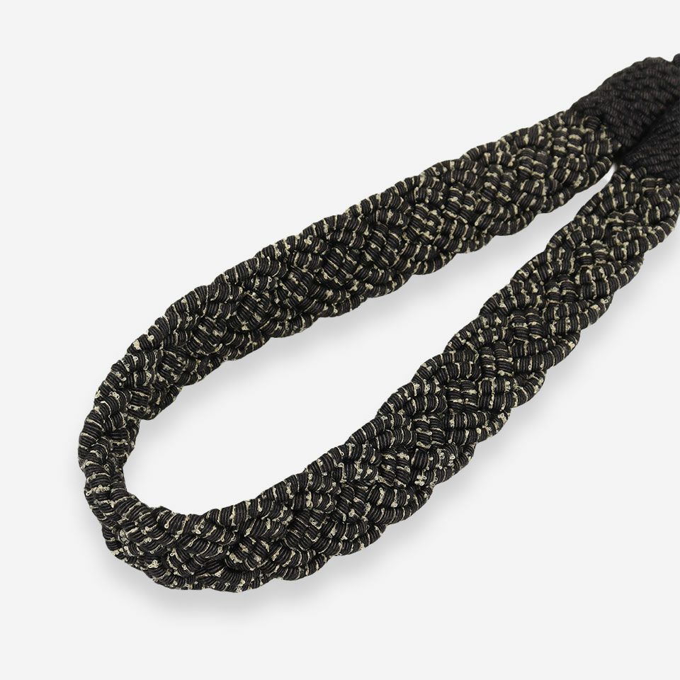 ナチュラルなインテリアに合わせやすい、コットンライクでドライな質感と配色のロープタッセルです／カラー：ブラック