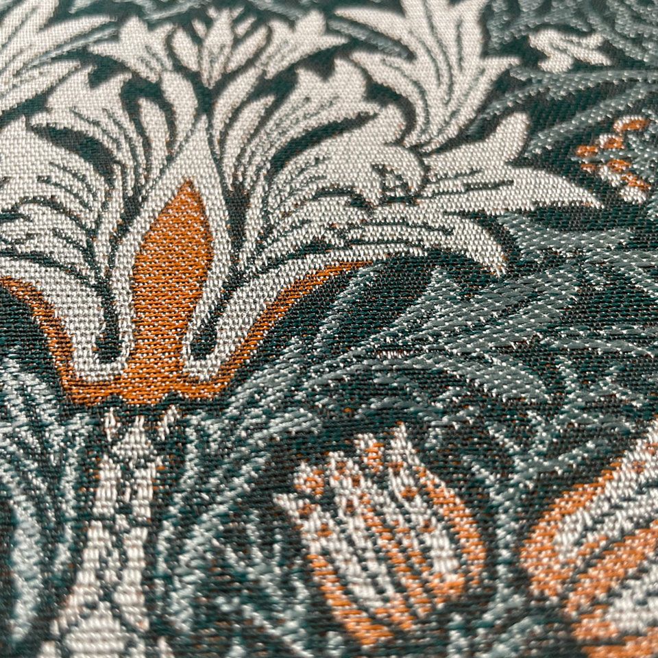 意匠糸でナチュラル感を加えて、少し鮮やかな色をアクセントにして重厚すぎないようにしています／カラー：ブルーグリーン