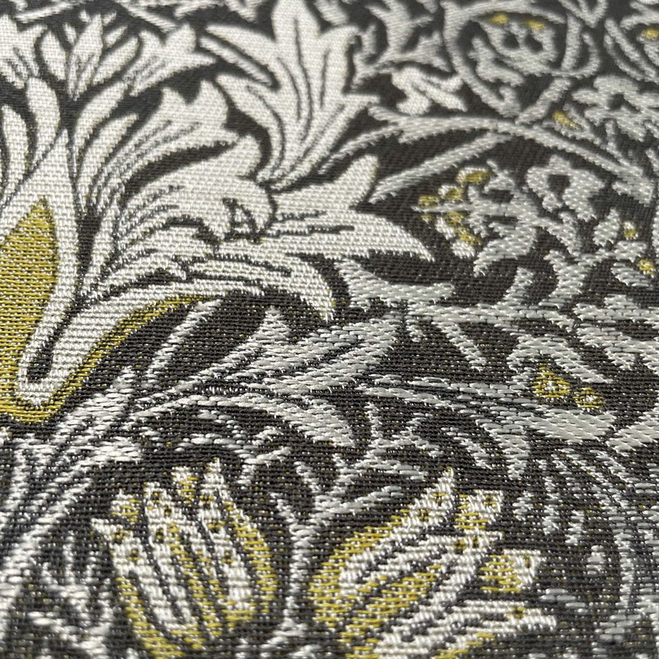 意匠糸でナチュラル感を加えて、少し鮮やかな色をアクセントにして重厚すぎないようにしています／カラー：グレー