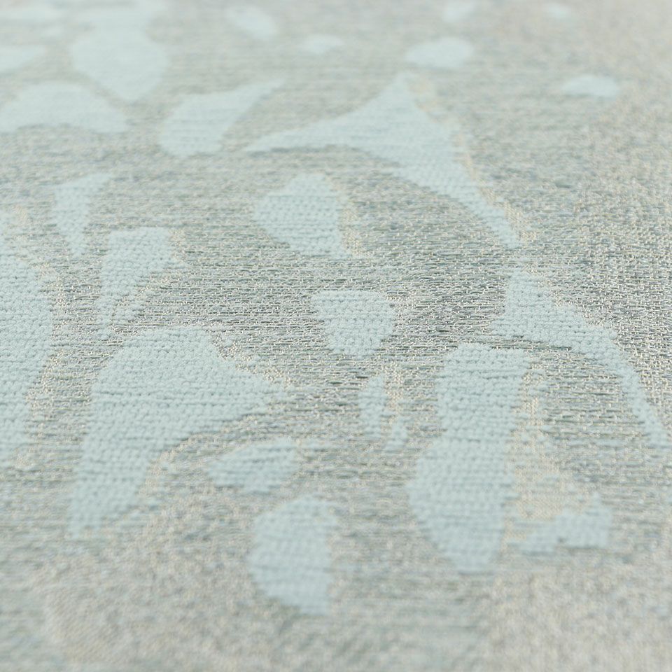 家を守る木、白樫の枝葉が風に揺れる様子をシルエットで表現し、自然の美しさをお部屋に取り入れます