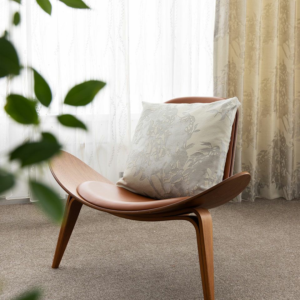 アイボリー色は、どんなインテリアにも合わせやすく、上質感のあるモダンな空間を演出します