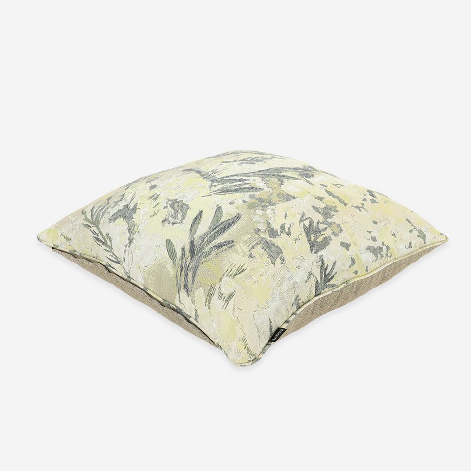 表面と裏面の異なるデザイン／表面共生地のパイピングをつけています／表面カラー：アイボリー／裏面カラー：ベージュ