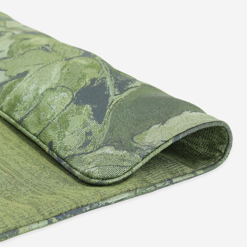 表と裏、2種類のファブリックのコーディネーションも愉しめます