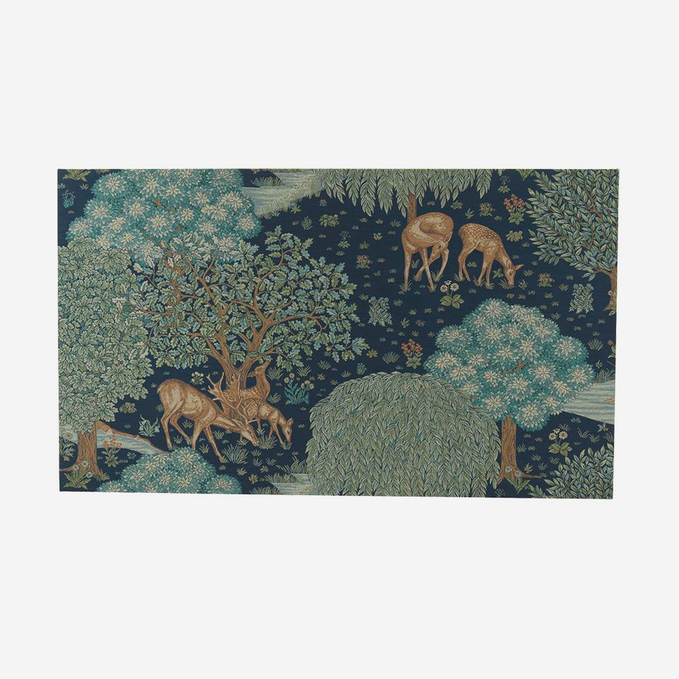 正面画像／約70cm×120cm／生地巾いっぱいに大きく柄取りしたモチーフがインテリアの主役となり寂しい印象にならず壁に映えます