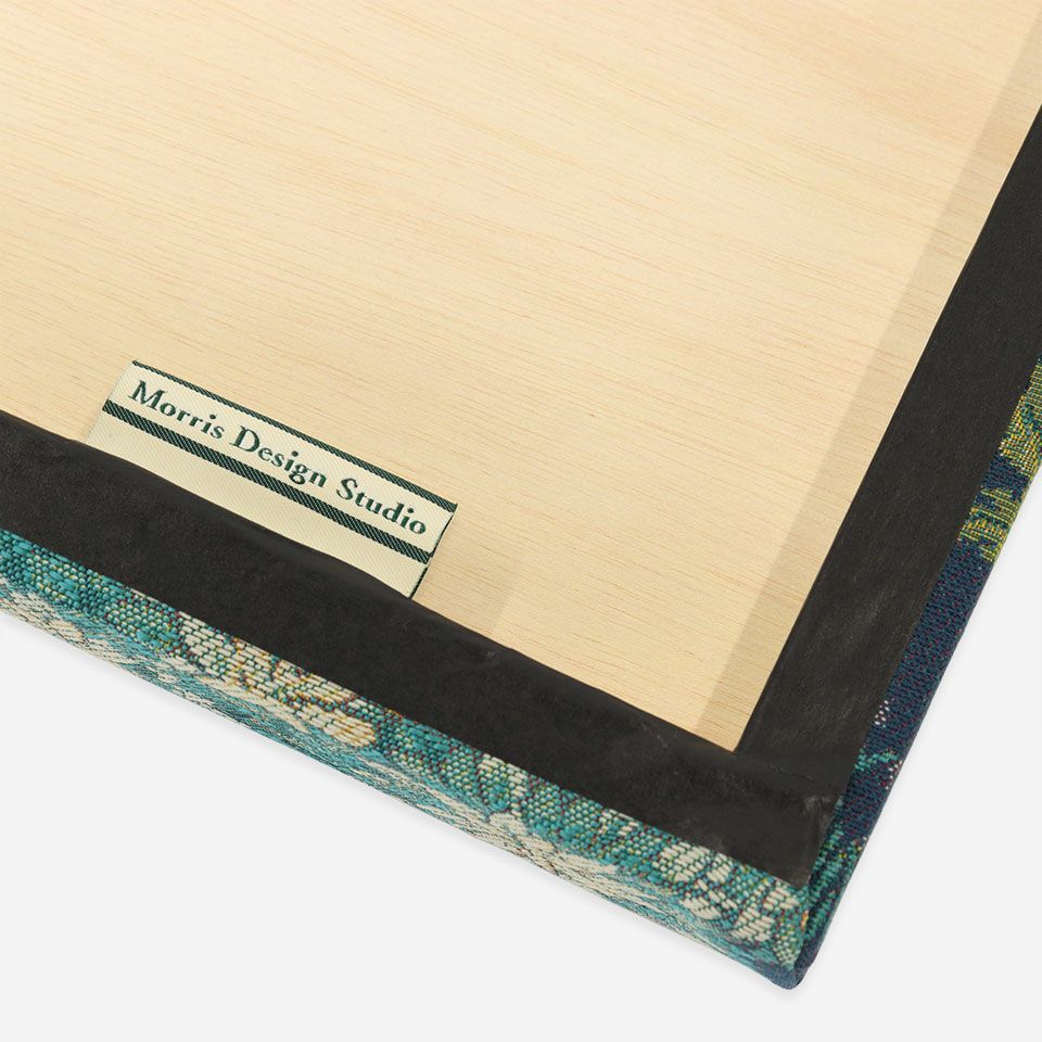 「Morris Design Studio」のブランドタグが付いています