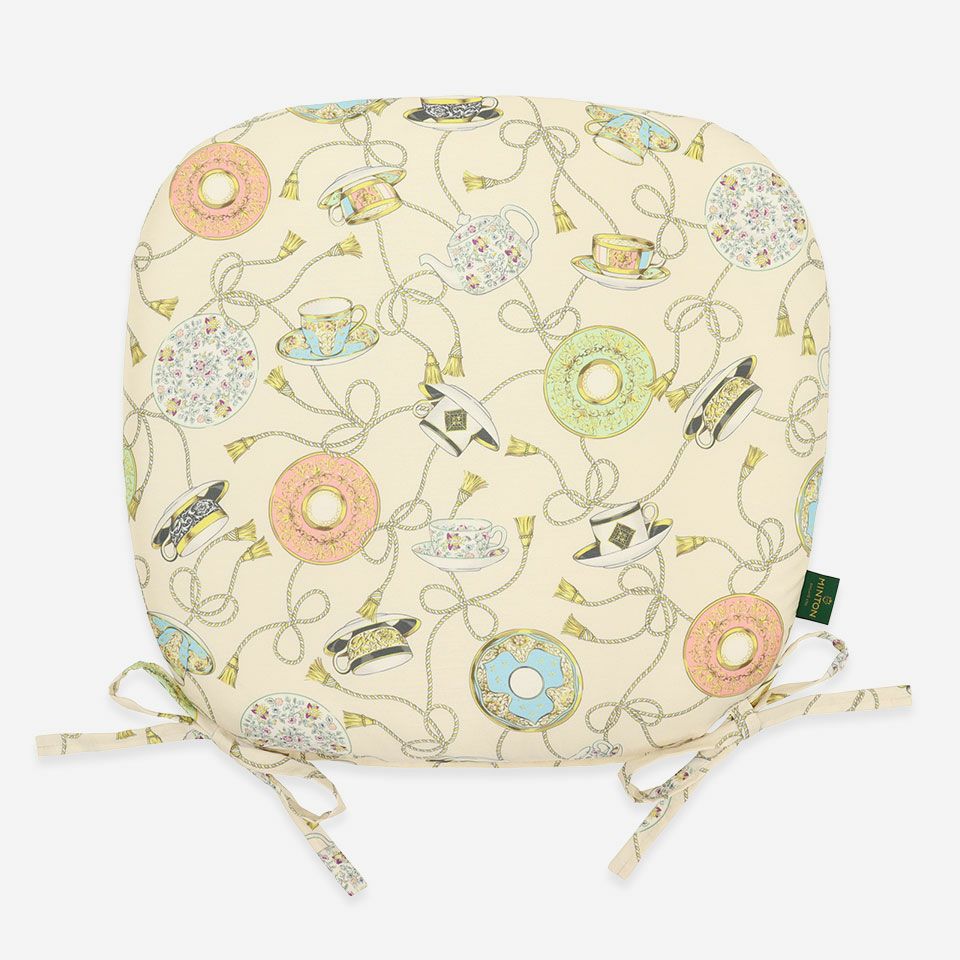 表面／カラー：アイボリー／45cm×43cm／紐付き／カバー取り外し可