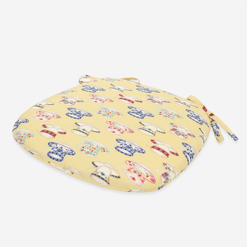 表面／カラー：イエロー／45cm×43cm／カップコレクションのデザインが素敵なダイニングシートクッションです