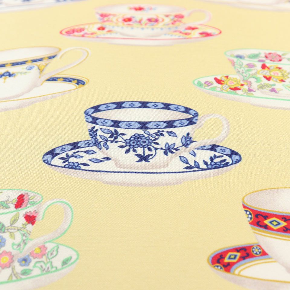 デザインは背当クッションカバー裏面に使用されているカップの総柄で、背当クッションカバーと合わせるとお部屋に統一感が生まれます