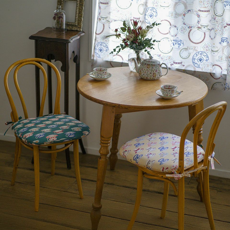 お手持ちの他のミントン商品ともコーディネートがしやすく、お部屋に潤いと彩りを与える商品です