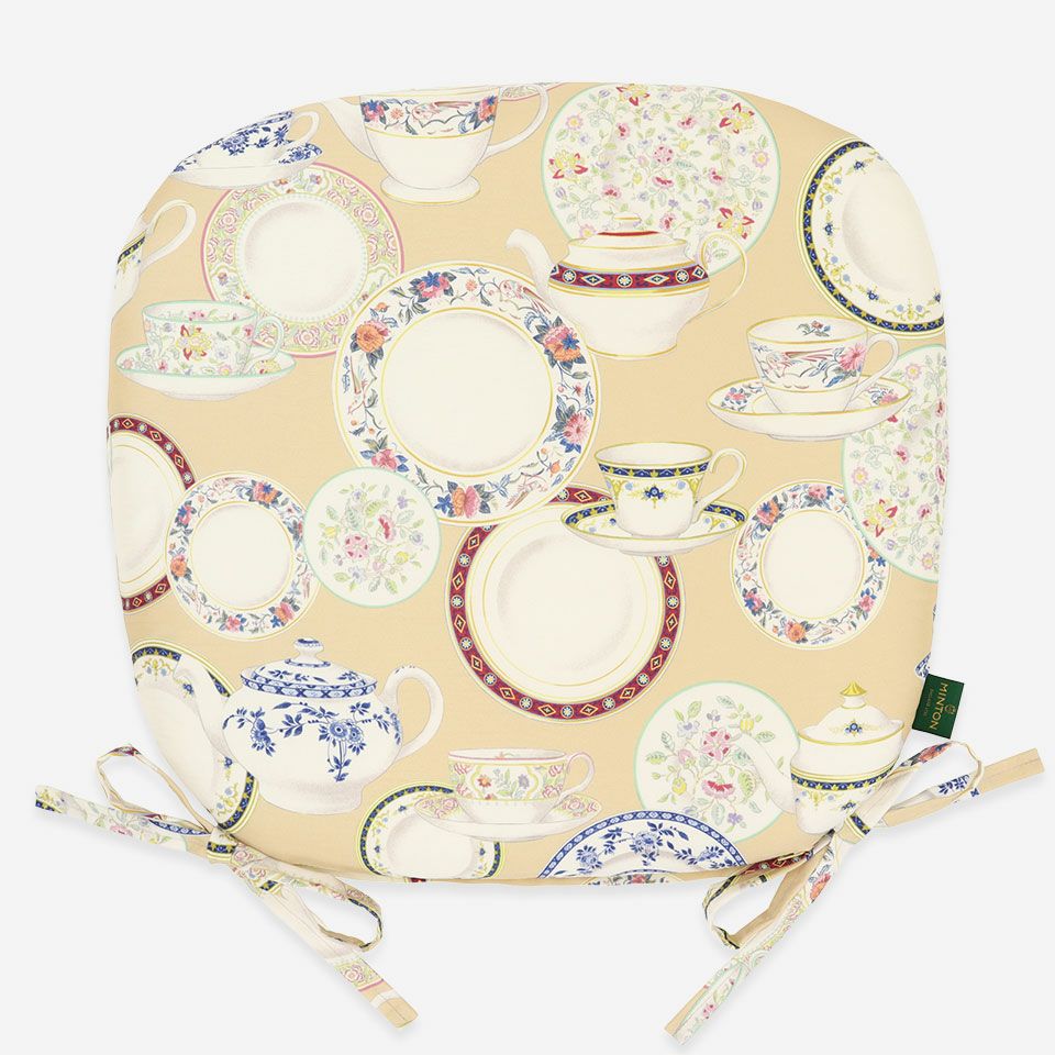 表面／カラー：ベージュ／45cm×43cm／紐付き／カバー取り外し可