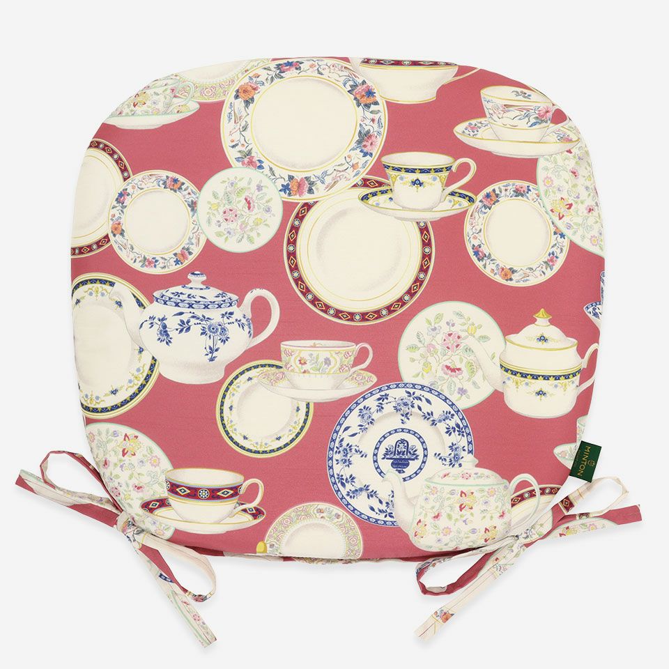 表面／カラー：レッド／45cm×43cm／紐付き／カバー取り外し可