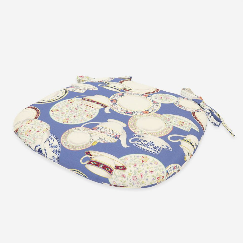 表面／カラー：ブルー／45cm×43cm／転写プリントにより実際の食器を想起させるようなデザイン再現性の高さを感じられます