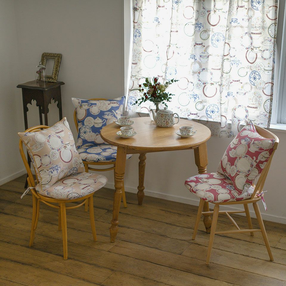 インテリアに合わせやすいカラーリングとエレガントなデザインでインテリアのコーディネートが広がります