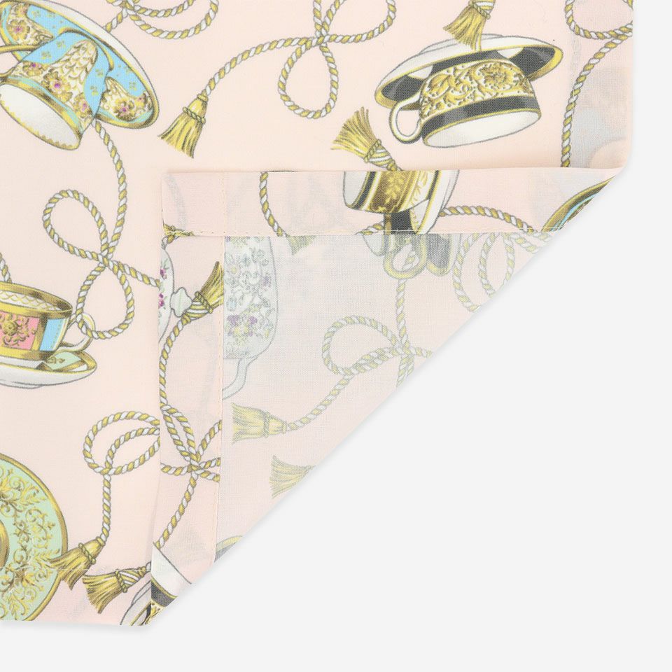 ベースの薄地はウォッシャブルで、花粉をキャッチする機能性に優れ、UVカット、遮熱効果もあり、様々なお部屋でご使用いただけます