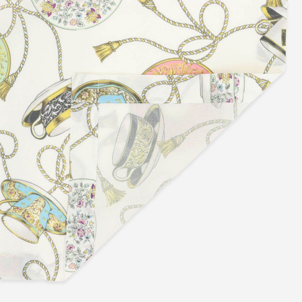 ベースの薄地はウォッシャブルで、花粉をキャッチする機能性に優れ、UVカット、遮熱効果もあり、様々なお部屋でご使用いただけます