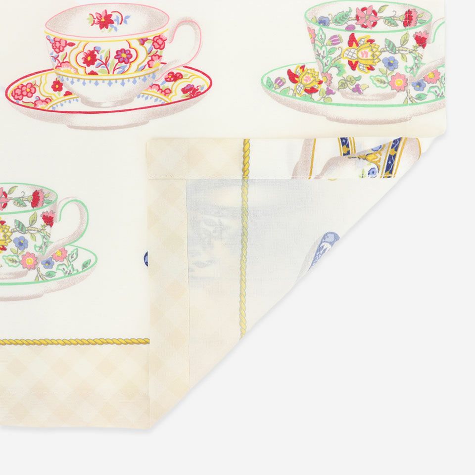 ベースの薄地はウォッシャブルで、花粉をキャッチする機能性に優れ、UVカット、遮熱効果もあり、様々なお部屋でご使用いただけます