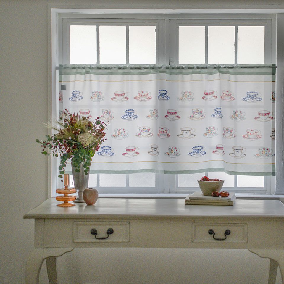 使用イメージ／ 約142cm×60cm／45cｍ丈より窓を広く覆いたい場合はこちらのサイズがおすすめです／カラー：グリーン