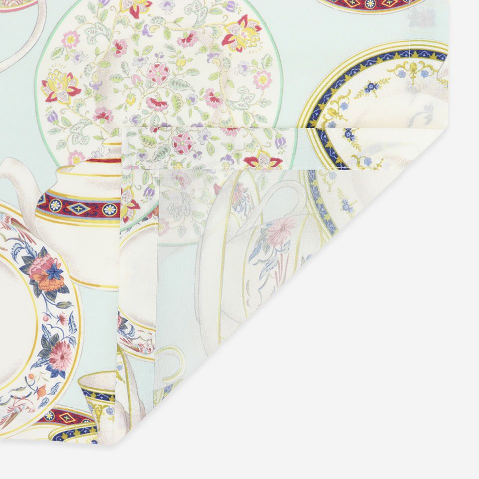 ベースの薄地はウォッシャブルで、花粉をキャッチする機能性に優れ、UVカット、遮熱効果もあり、様々なお部屋でご使用いただけます