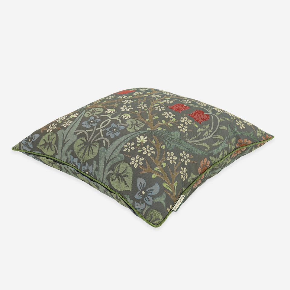 表面と裏面は共生地です／グリーン色のパイピングをつけています