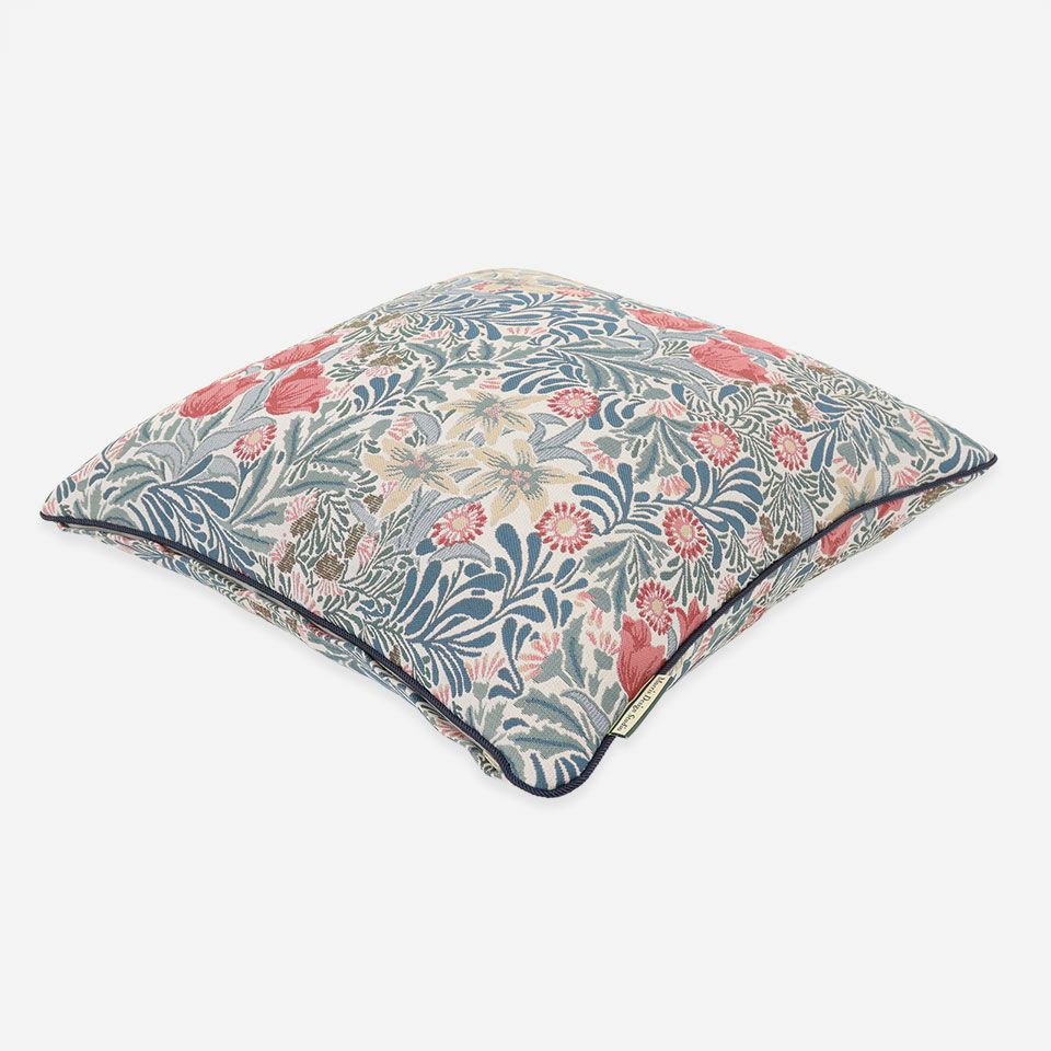 表面と裏面は同一色柄です／ブルー色のパイピングをつけています