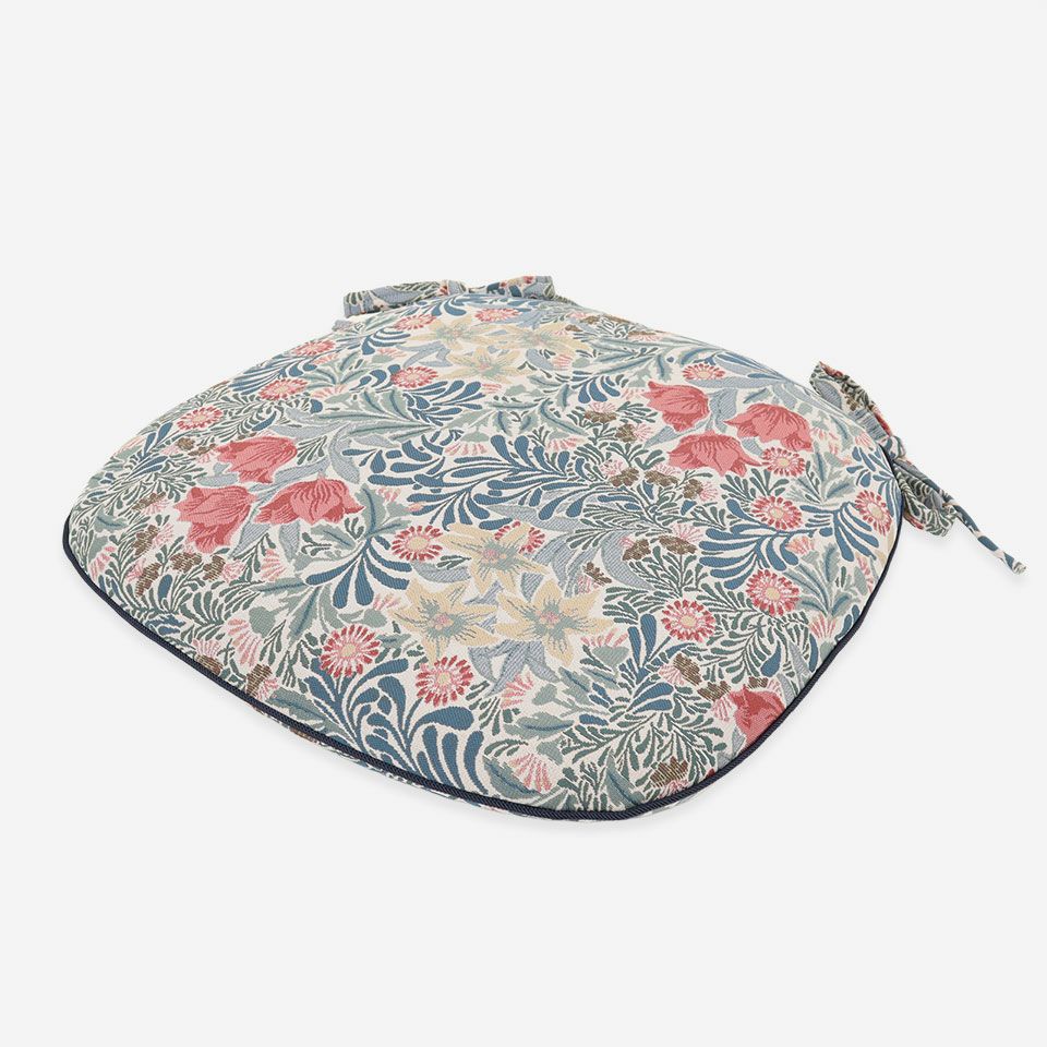 表面／カラー：ブルー／45cm×43cm／バウアーは1877年にウィリアム・モリスの柄として登録されたデザインです